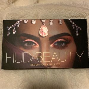 Huda Beauty Desert Dusk Palette